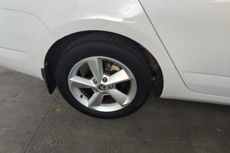Used Skoda Octavia 2015 1.6L Automatic Yijie Edition Right Rear Wheel Hub