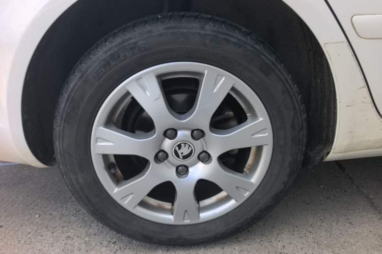 Used Skoda Octavia 2015 Classic Model 1.6L Automatic Yijie Version Right Rear Wheel Hub