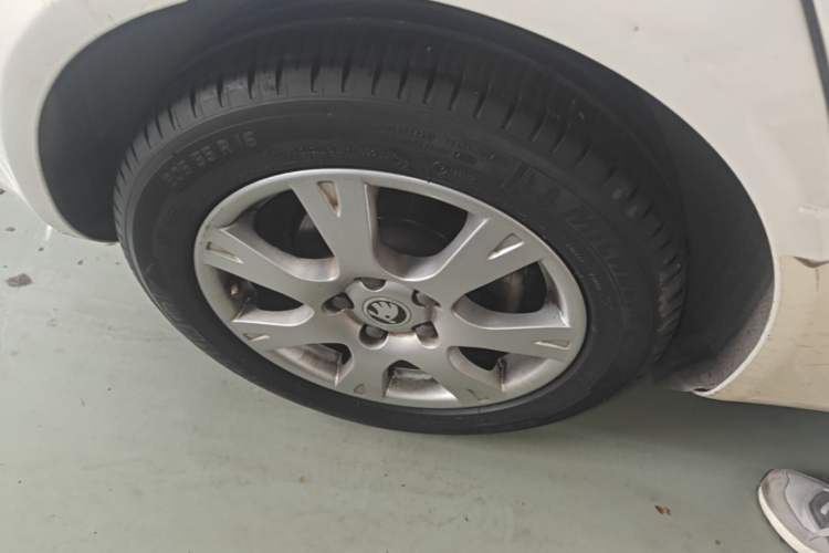 Used Skoda Octavia 2015 Classic Model 1.6L Automatic Yijie Version Right Rear Wheel Hub