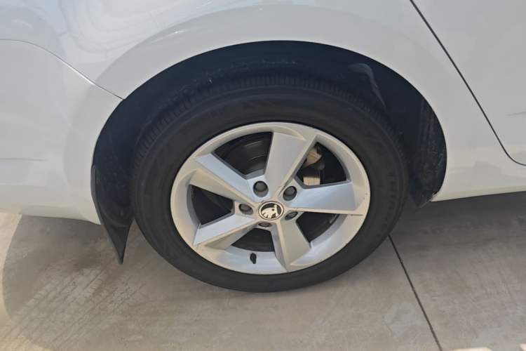 Used Skoda Octavia 2015 1.6L Automatic Yijie Edition Right Rear Wheel Hub