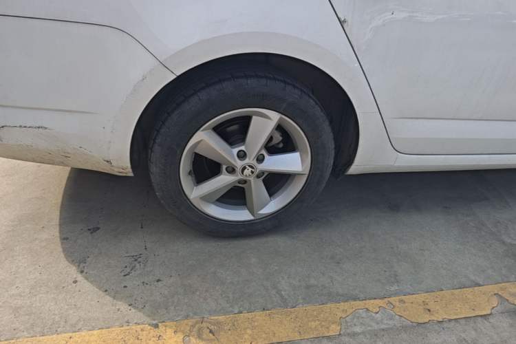 Used Skoda Octavia 2015 1.6L Manual Yijun Edition Right Rear Wheel Hub