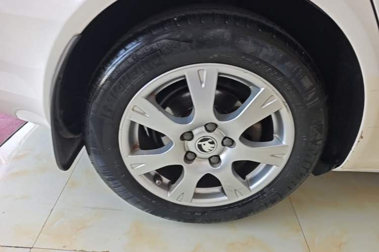 Used Skoda Octavia 2015 Classic Model 1.6L Automatic Yijie Version Right Rear Wheel Hub