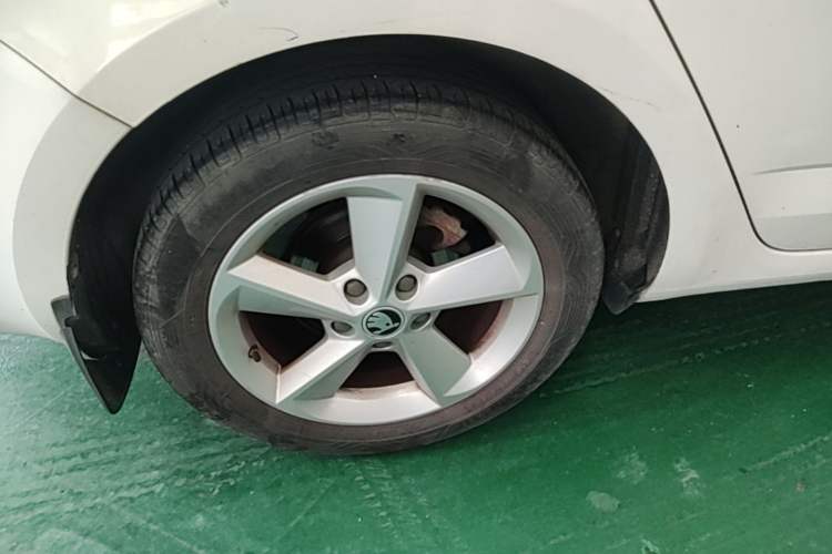 Used Skoda Octavia 2015 1.6L Automatic Yijie Edition Right Rear Wheel Hub