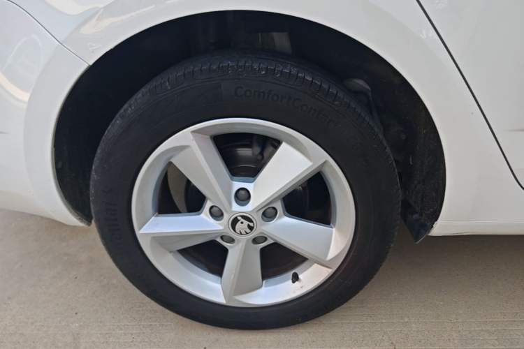Used Skoda Octavia 2015 1.4TSI DSG Yijun Edition Right Rear Wheel Hub