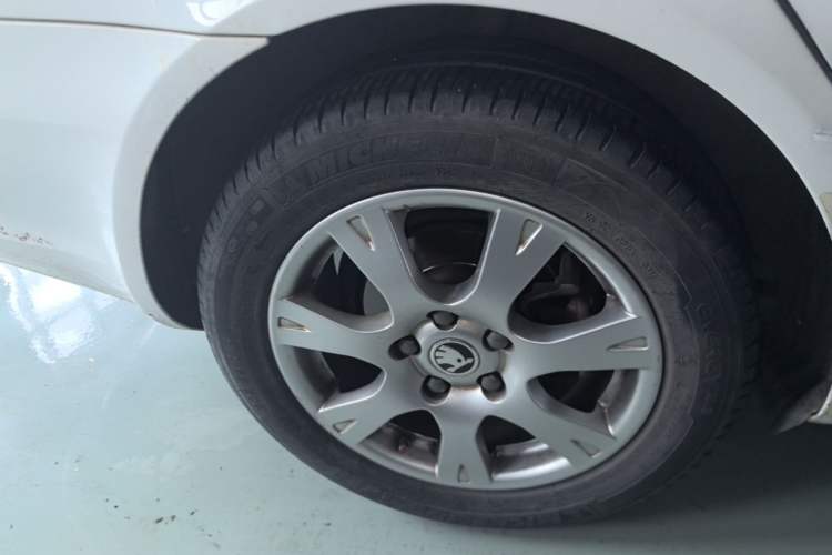 Used Skoda Octavia 2015 Classic Model 1.6L Automatic Yijie Version Right Rear Wheel Hub