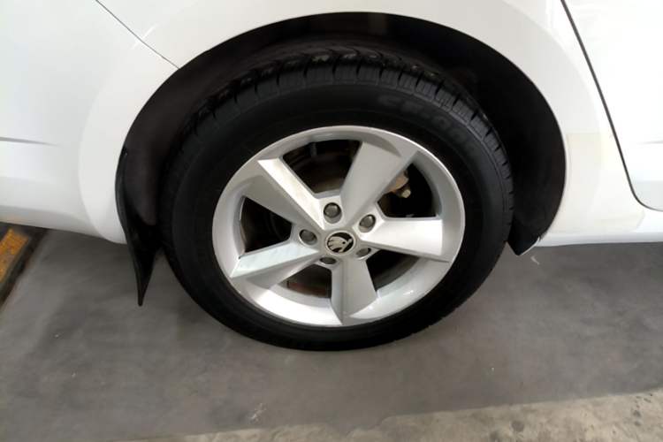 Used Skoda Octavia 2015 1.4TSI DSG Yijun Edition Right Rear Wheel Hub