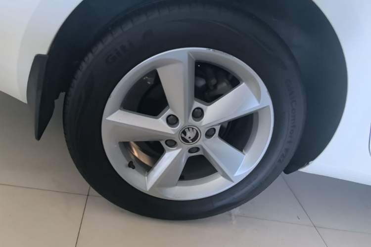 Used Skoda Octavia 2015 1.6L Automatic Yijun Edition Right Rear Wheel Hub