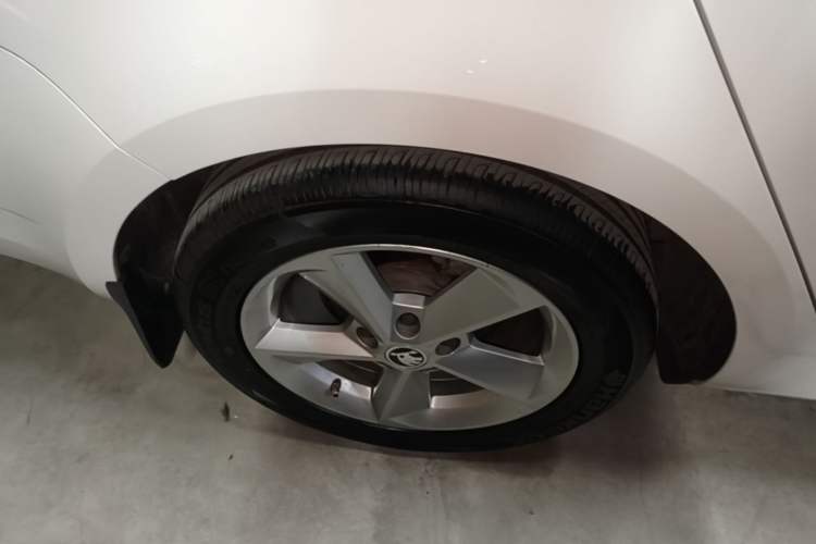 Used Skoda Octavia 2015 1.6L Automatic Yijie Edition Right Rear Wheel Hub