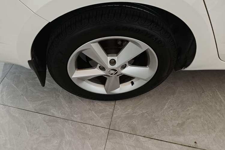Used Skoda Octavia 2015 1.6L Automatic Yijun Edition Right Rear Wheel Hub