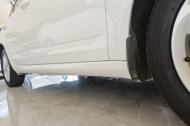 Used Skoda Octavia 2015 1.6L Automatic Yijun Edition Right Side Sill