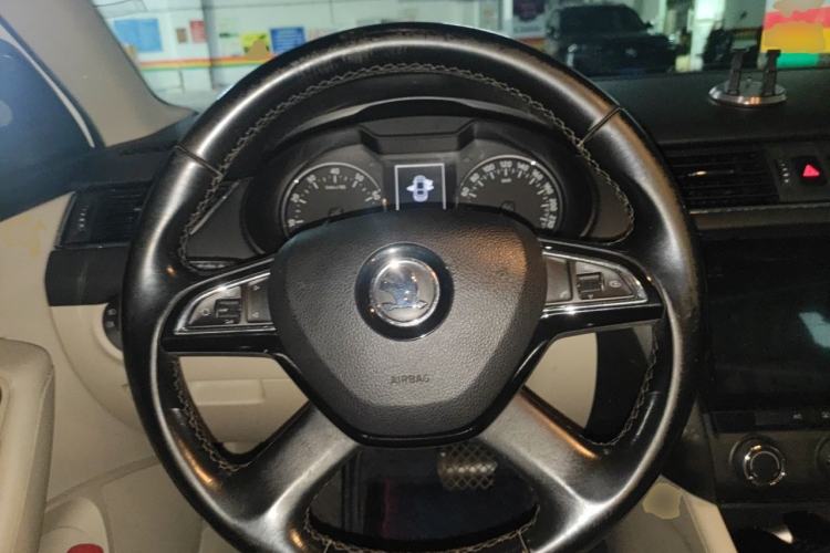 Used Skoda Octavia 2015 1.6L Automatic Yijun Edition Steering Wheel