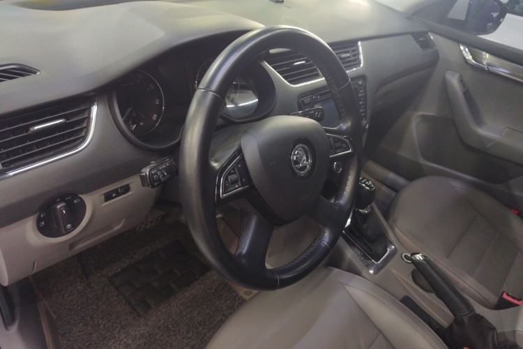 Used Skoda Octavia 2015 1.6L Automatic Yijun Edition Steering Wheel