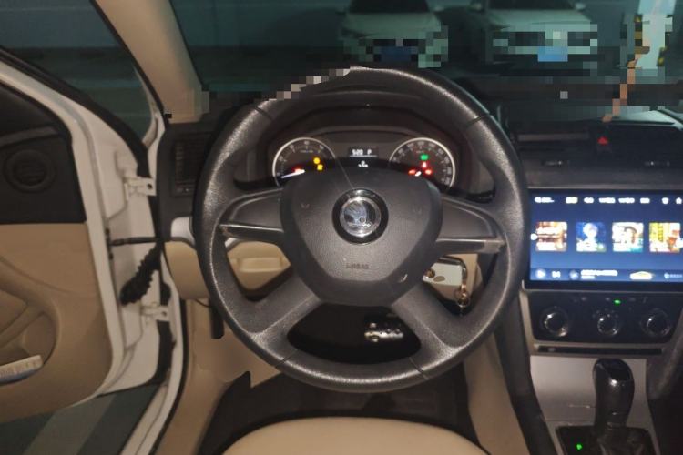 Used Skoda Octavia 2015 Classic Model 1.6L Automatic Yijie Version Steering Wheel