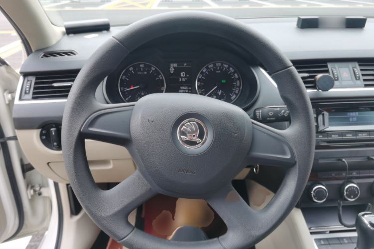 Used Skoda Octavia 2015 1.6L Automatic Yijun Edition Steering Wheel