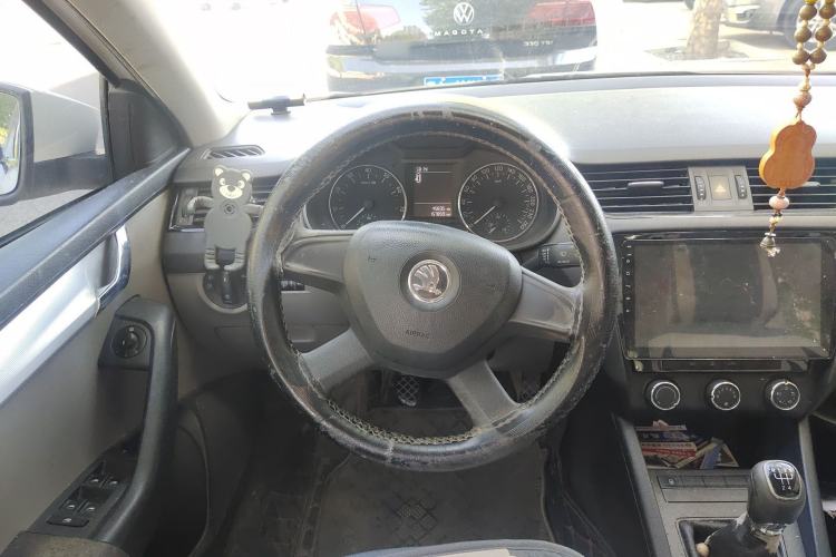 Used Skoda Octavia 2015 1.6L Manual Eado Edition Steering Wheel