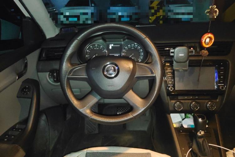 Used Skoda Octavia 2015 1.6L Automatic Eado Edition Steering Wheel