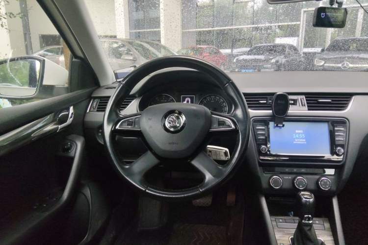 Used Skoda Octavia 2015 1.6L Automatic Yijun Edition Steering Wheel