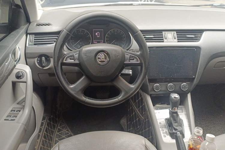 Used Skoda Octavia 2015 1.6L Automatic Yijie Edition Steering Wheel