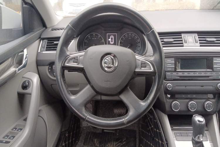 Used Skoda Octavia 2015 1.6L Automatic Yijun Edition Steering Wheel