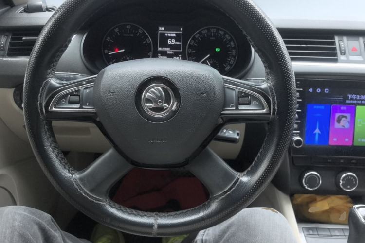 Used Skoda Octavia 2015 1.6L Automatic Yijun Edition Steering Wheel