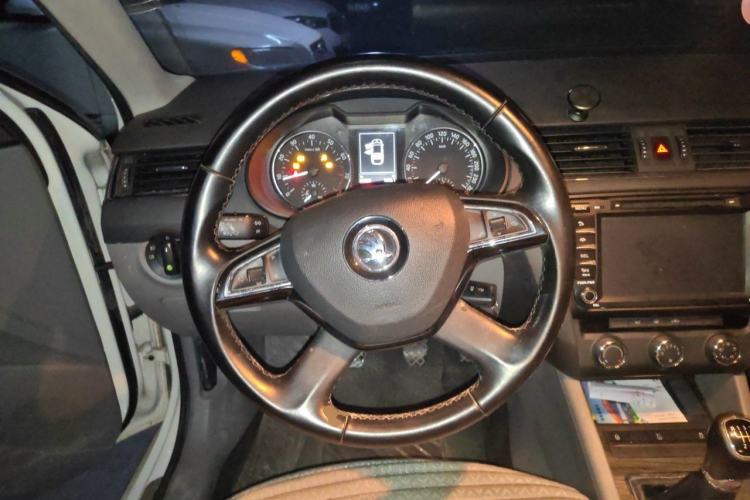 Used Skoda Octavia 2015 1.6L Manual Yijun Edition Steering Wheel