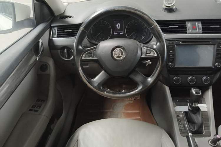 Used Skoda Octavia 2015 1.6L Automatic Yijun Edition Steering Wheel