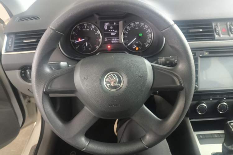 Used Skoda Octavia 2015 1.6L Automatic Yijie Edition Steering Wheel