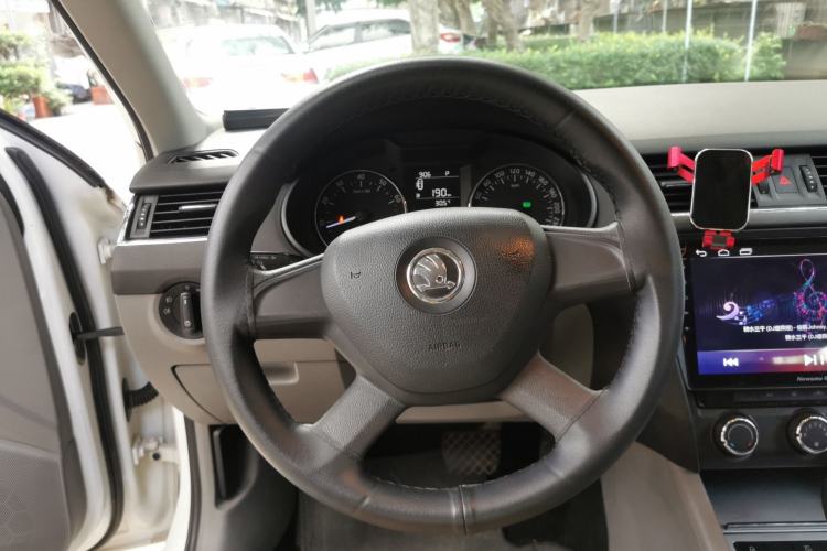 Used Skoda Octavia 2015 1.6L Automatic Yijie Edition Steering Wheel