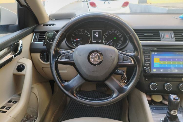 Used Skoda Octavia 2015 1.6L Automatic Yijie Edition Steering Wheel