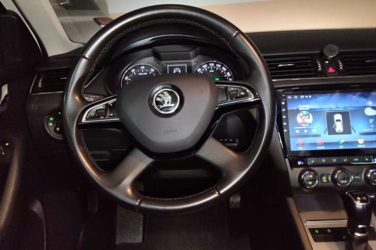 Used Skoda Octavia 2015 1.8T Yizhen Travel Edition Steering Wheel