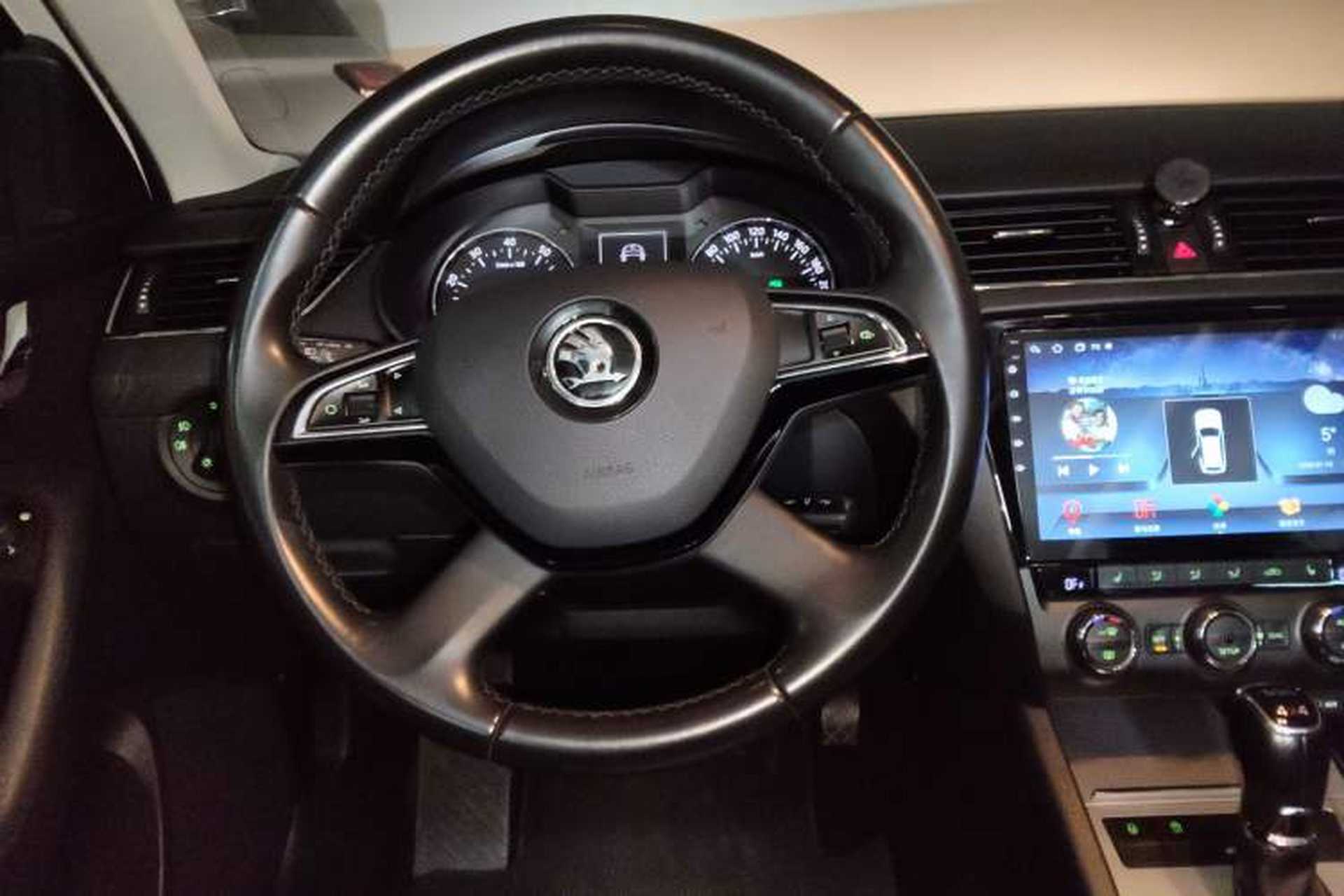 Used Skoda Octavia 2015 1.8T Yizhen Travel Edition Steering Wheel