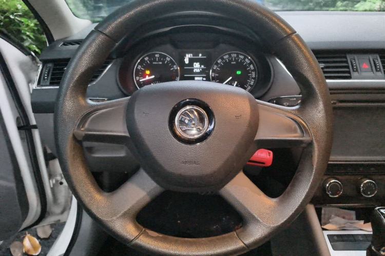 Used Skoda Octavia 2015 1.6L Automatic Yijie Edition Steering Wheel
