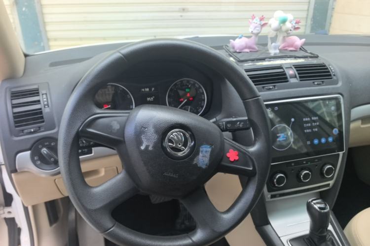 Used Skoda Octavia 2015 Classic Model 1.6L Automatic Yijie Version Steering Wheel