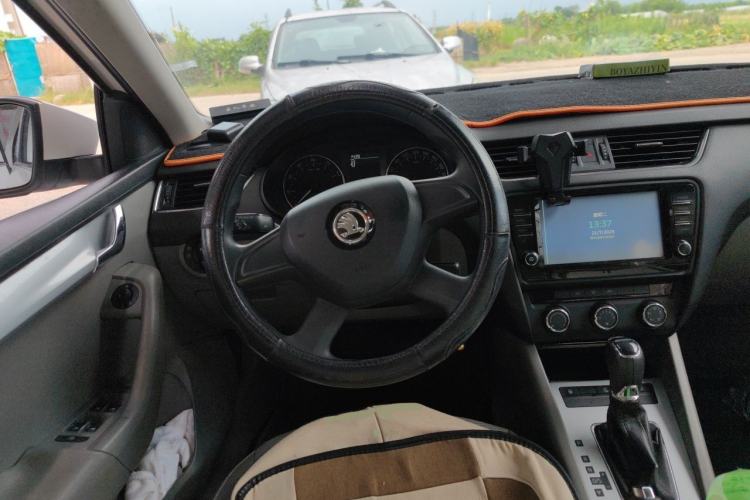 Used Skoda Octavia 2015 1.6L Automatic Yijie Edition Steering Wheel