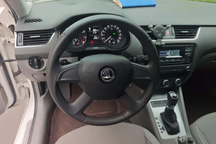 Used Skoda Octavia 2015 1.6L Automatic Yijie Edition Steering Wheel