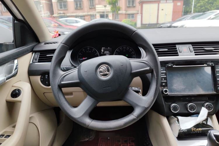 Used Skoda Octavia 2015 1.6L Automatic Yijie Edition Steering Wheel