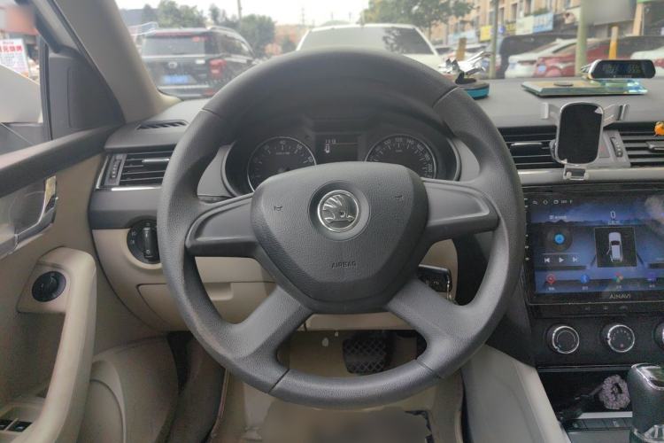 Used Skoda Octavia 2015 1.6L Automatic Eado Edition Steering Wheel