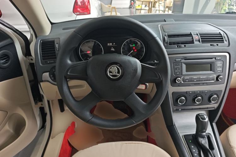 Used Skoda Octavia 2015 Classic Model 1.6L Automatic Yijie Version Steering Wheel