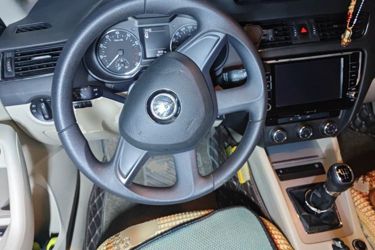 Used Skoda Octavia 2015 1.6L Manual Yijie Edition Steering Wheel