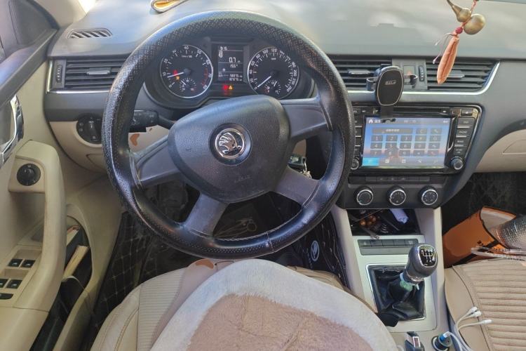 Used Skoda Octavia 2015 1.6L Manual Yijie Edition Steering Wheel