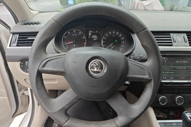Used Skoda Octavia 2015 1.6L Automatic Yijie Edition Steering Wheel