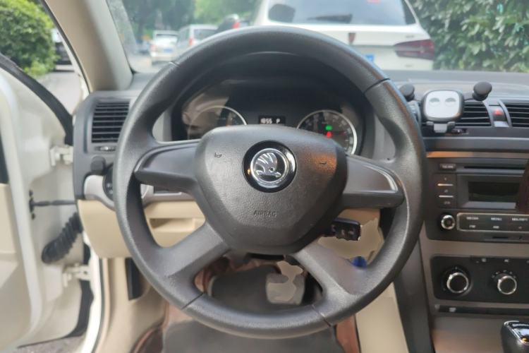 Used Skoda Octavia 2015 Classic Model 1.6L Automatic Yijie Version Steering Wheel