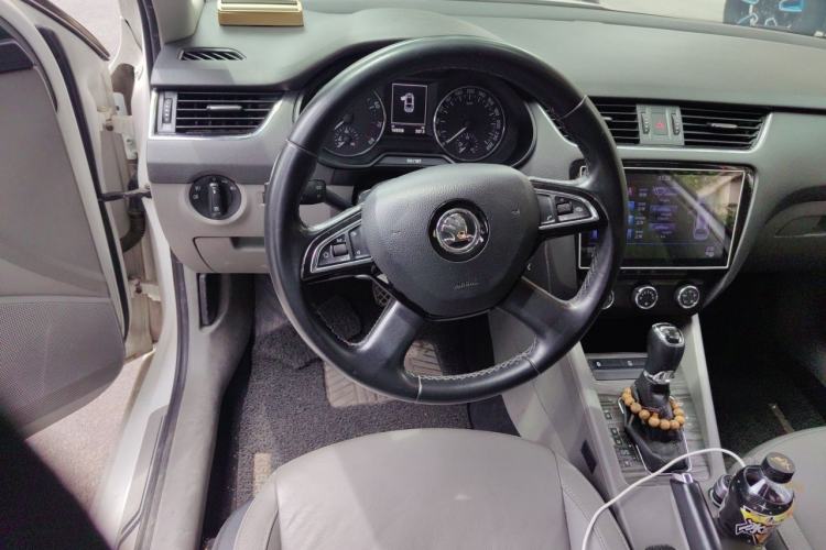 Used Skoda Octavia 2015 1.6L Automatic Yijun Edition Steering Wheel
