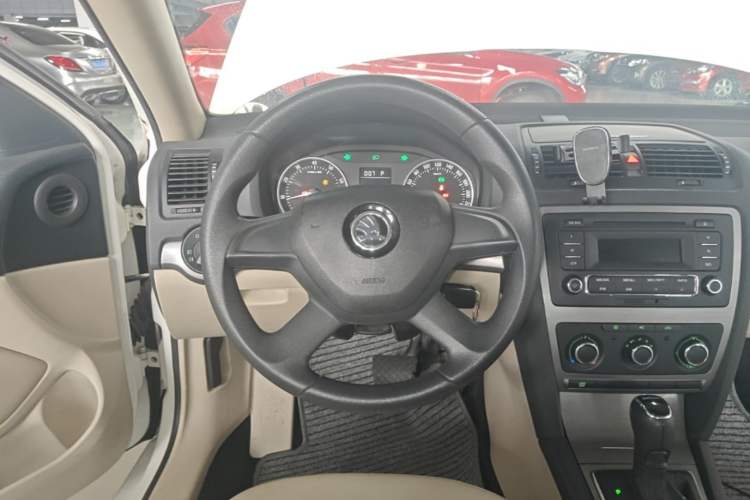 Used Skoda Octavia 2015 Classic Model 1.6L Automatic Yijie Version Steering Wheel