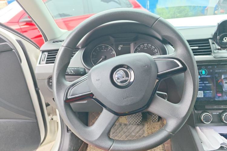 Used Skoda Octavia 2015 1.6L Automatic Yijie Edition Steering Wheel