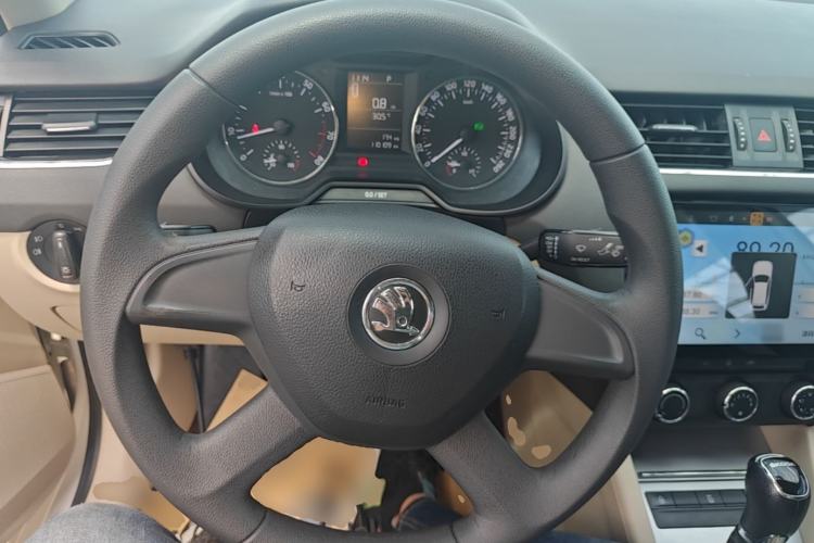 Used Skoda Octavia 2015 1.6L Automatic Yijie Edition Steering Wheel