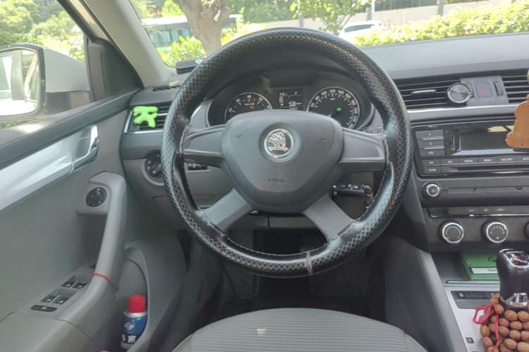Used Skoda Octavia 2015 1.6L Automatic Yijie Edition Steering Wheel