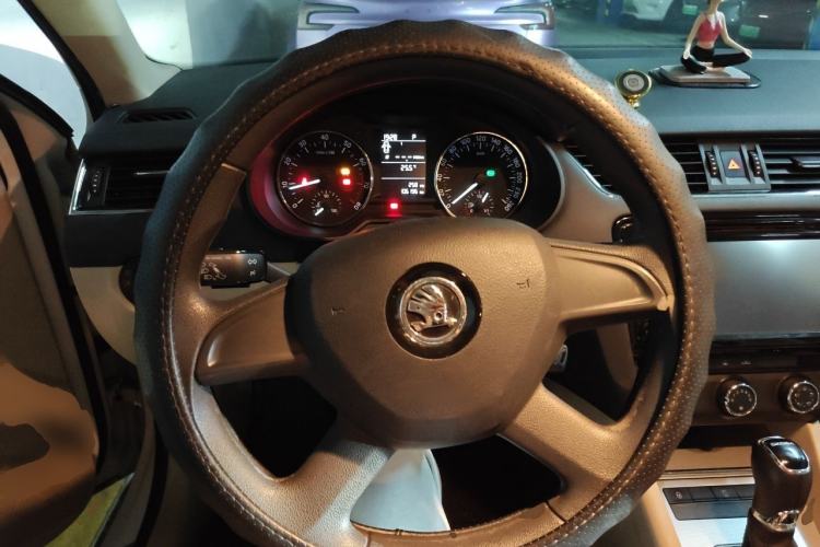 Used Skoda Octavia 2015 1.6L Automatic Yijie Edition Steering Wheel