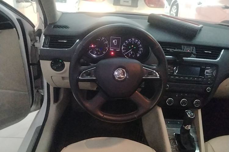 Used Skoda Octavia 2015 1.6L Automatic Yijun Edition Steering Wheel