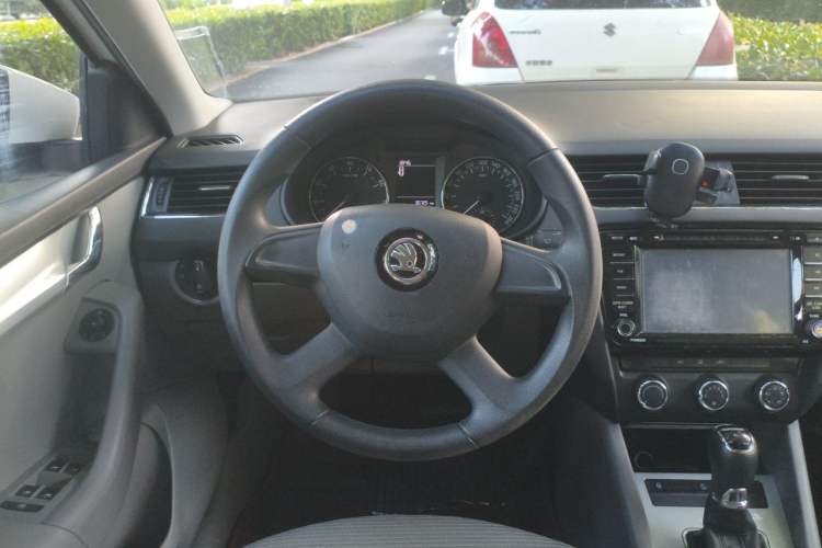 Used Skoda Octavia 2015 1.6L Automatic Yijie Edition Steering Wheel